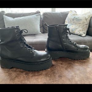 Steve Madden women’s Combat boots size 9